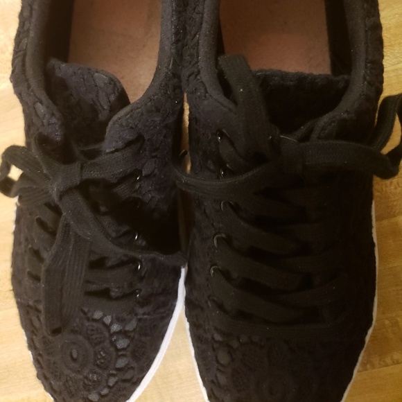 Isaac Mizrahi, Black Lacey Snk-Flats, 9, Like New - Picture 4 of 8